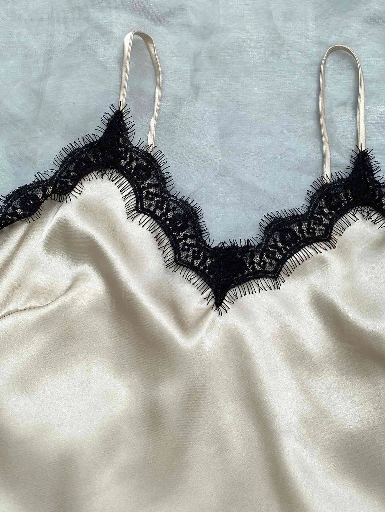 طقم بيجامة من Lace Dreams