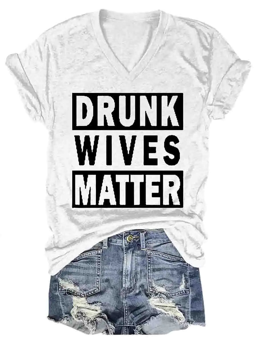 قميص نسائي برقبة على شكل حرف V من Drunk Wives Matter