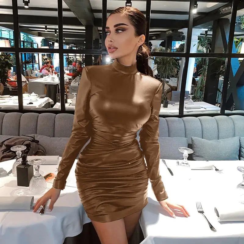 فستان جلدي عتيق
