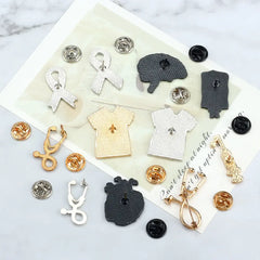 دبابيس المينا ذات الطابع الطبي الإبداعي