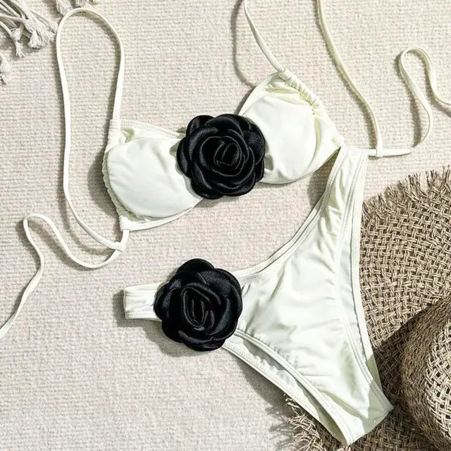 ملابس سباحة بيكيني مثيرة للنساء