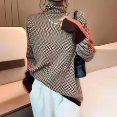سترة محبوكة ذات رقبة مدورة