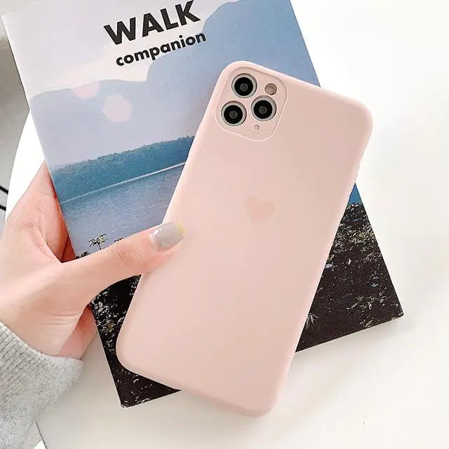 حافظة على شكل قلب بلون الحلوى