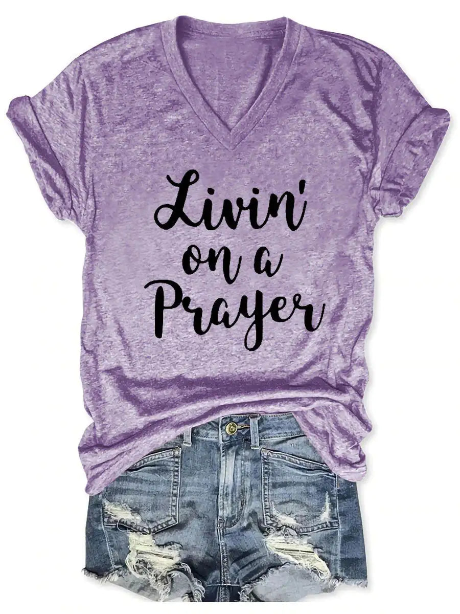 قميص نسائي بفتحة رقبة على شكل حرف V مكتوب عليه Livin' On A Prayer