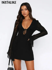فستان قصير بأكمام واسعة مجوفة من InstLike