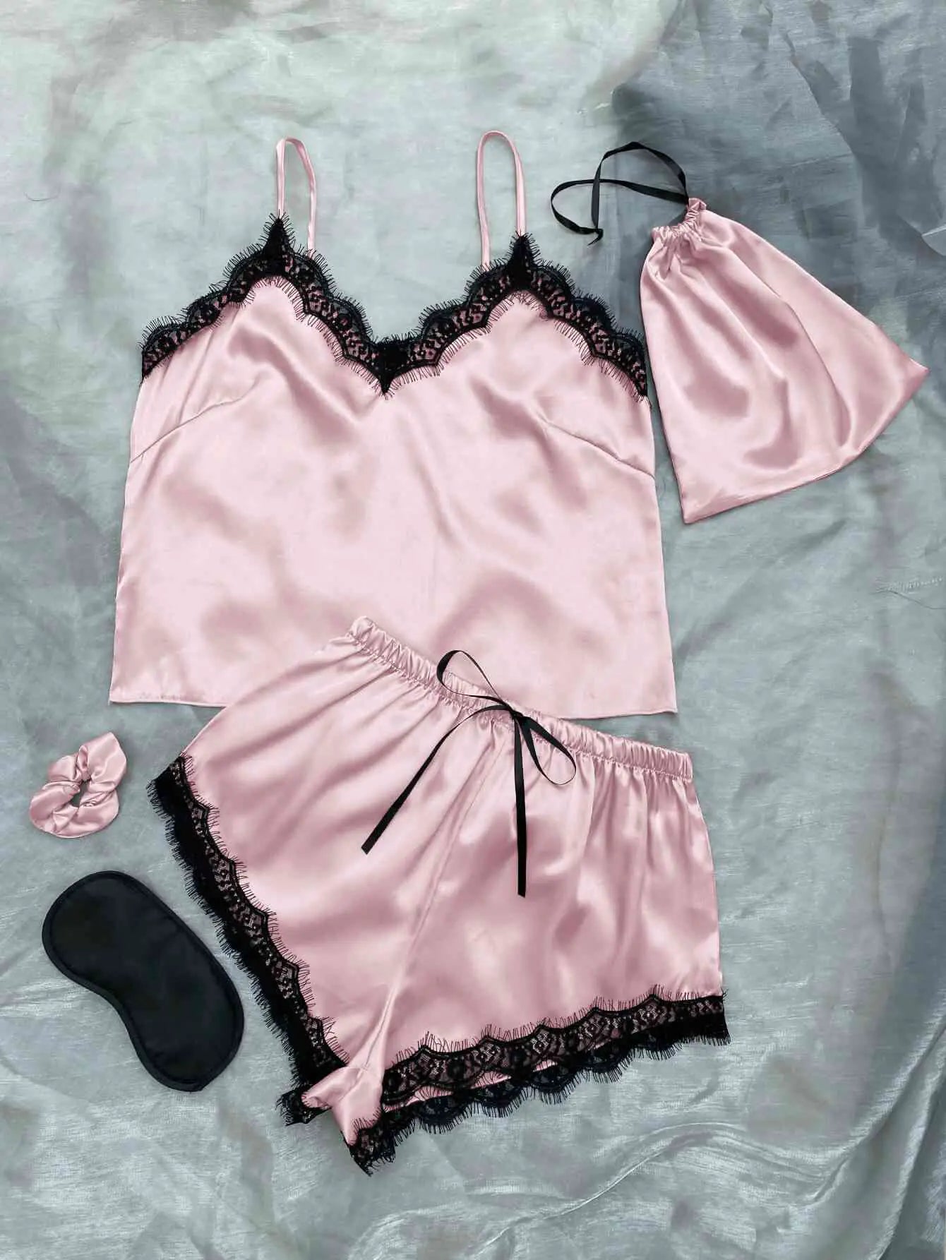 طقم بيجامة من Lace Dreams