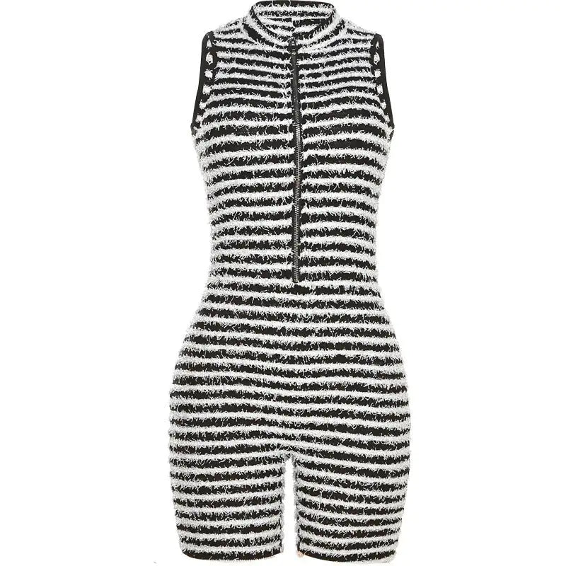 رومبر بسحاب أمامي باللون الأبيض