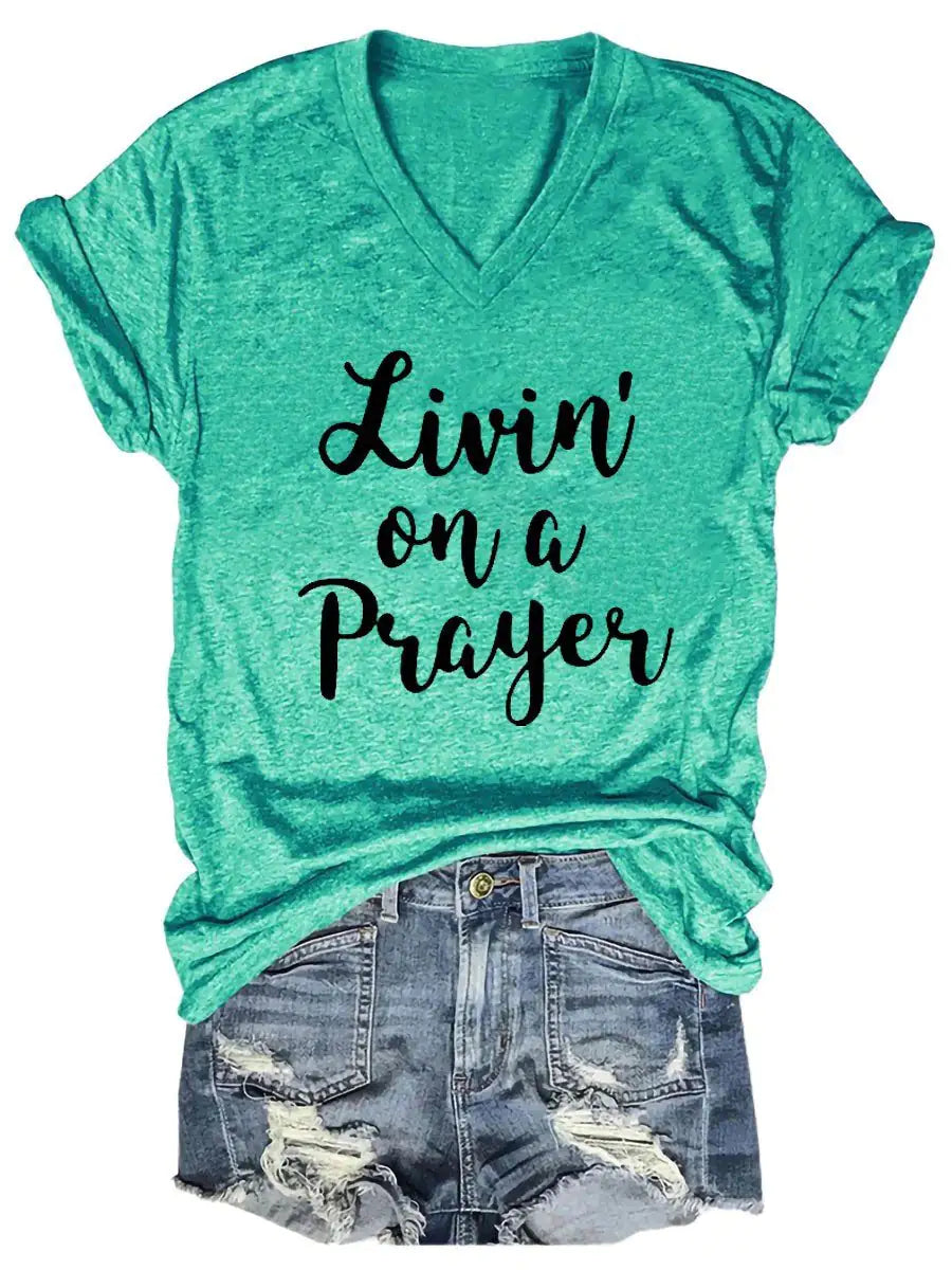 قميص نسائي بفتحة رقبة على شكل حرف V مكتوب عليه Livin' On A Prayer