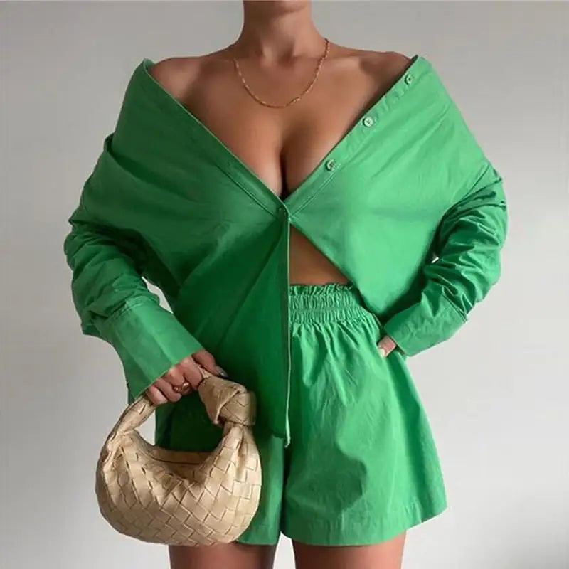 طقم شورت كلاسيكي وقميص بأكمام طويلة