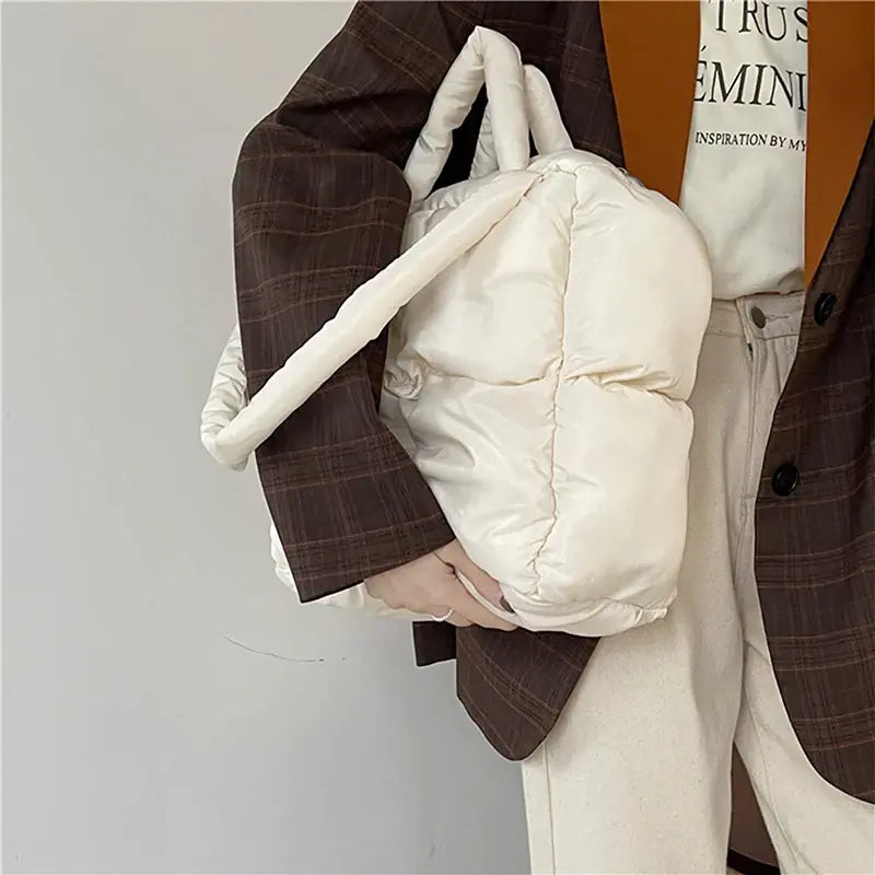حقيبة كتف نسائية مبطنة بتصميم مربعات