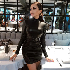 فستان جلدي عتيق