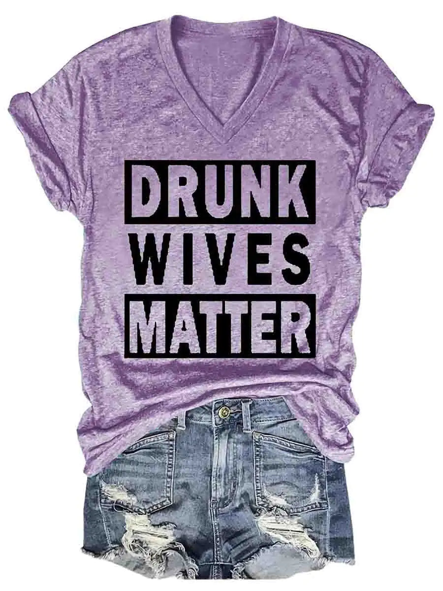 قميص نسائي برقبة على شكل حرف V من Drunk Wives Matter