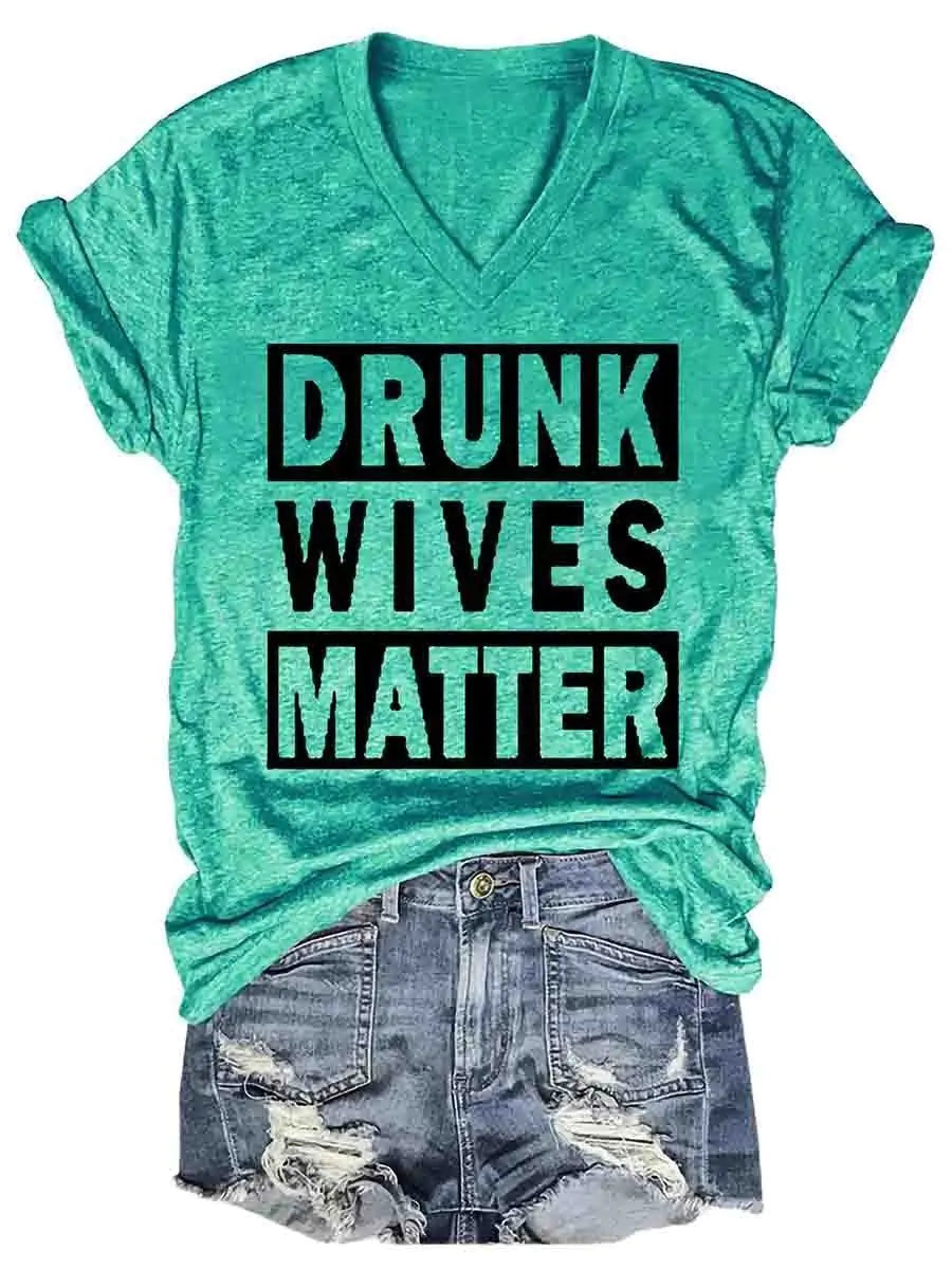 قميص نسائي برقبة على شكل حرف V من Drunk Wives Matter