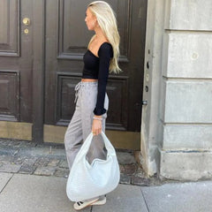 حقيبة يد مصممة بشكل جمالي