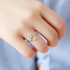 خاتم من الفضة الاسترلينية مرصع بالأوبال الأخضر