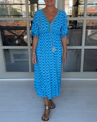 فستان كاجوال بفتحة رقبة على شكل حرف V